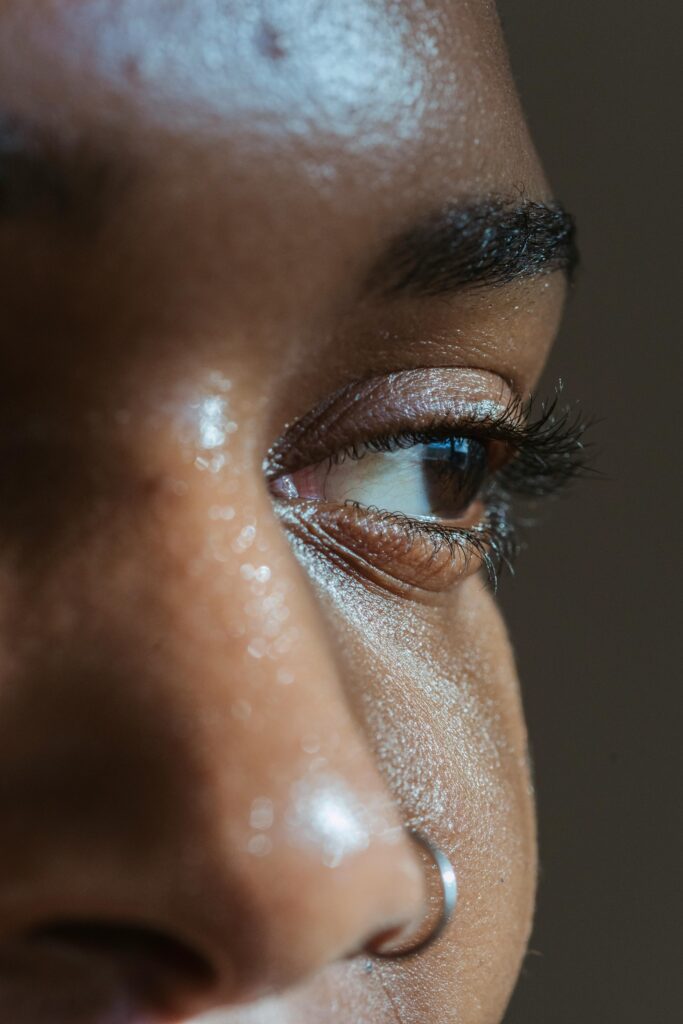 Say Goodbye to Dark Circles and Eye Hollows Naturally